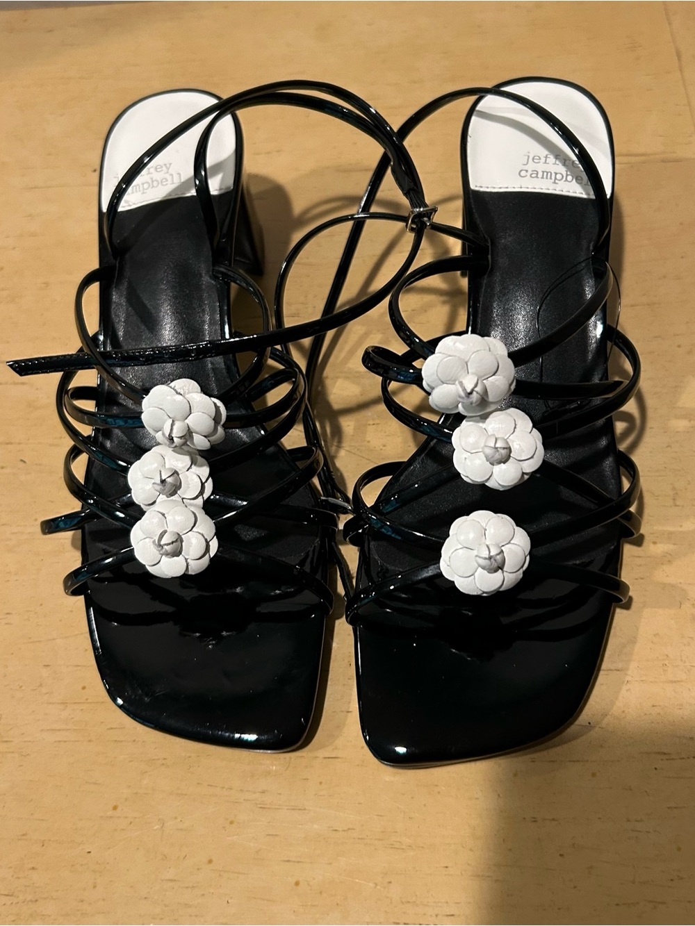 Jeffrey Campbell womens black patent leather chunky heel sandal in size 6